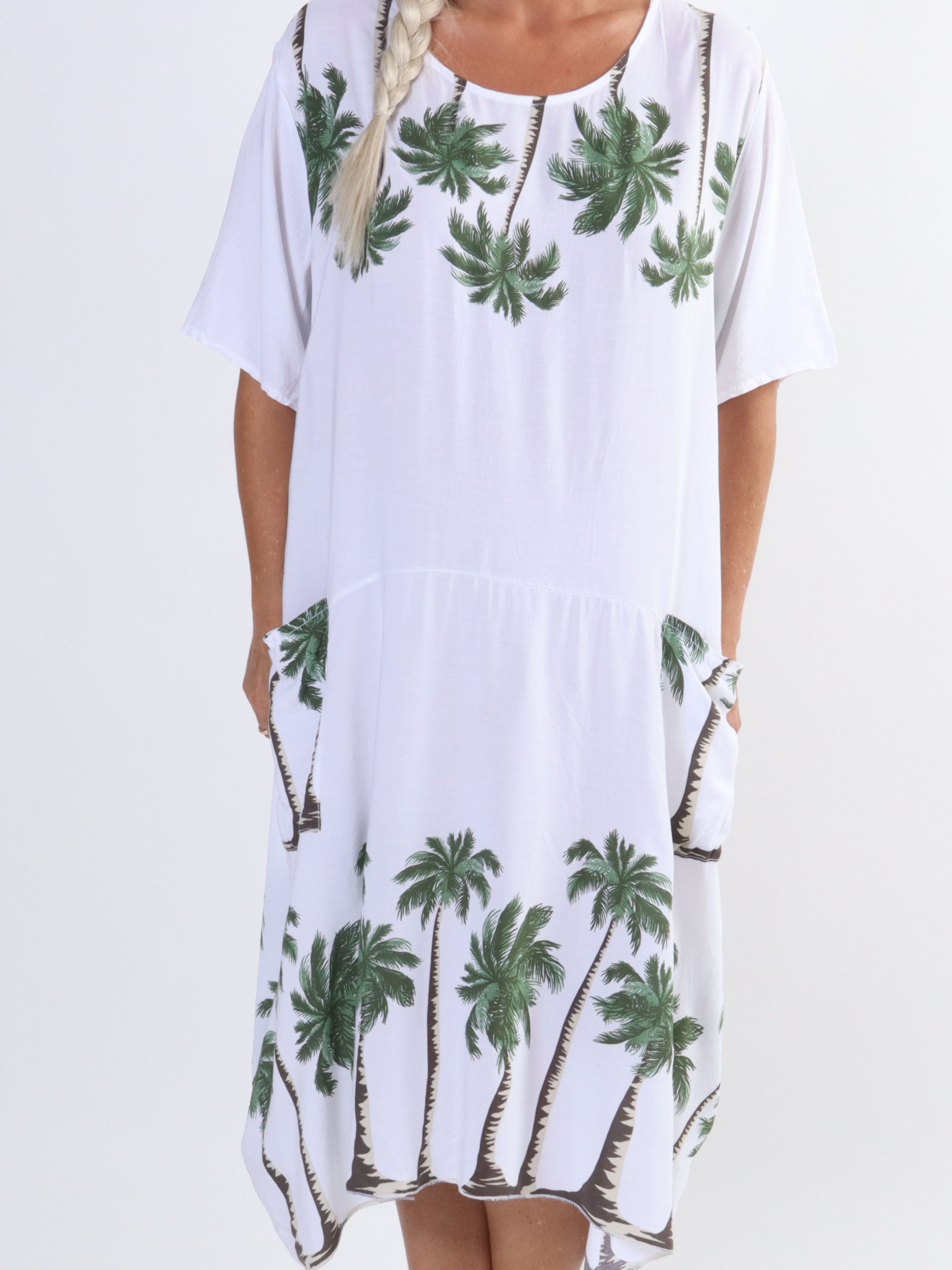 Idaline - Sød plus size kjole med palme motiver og lommer